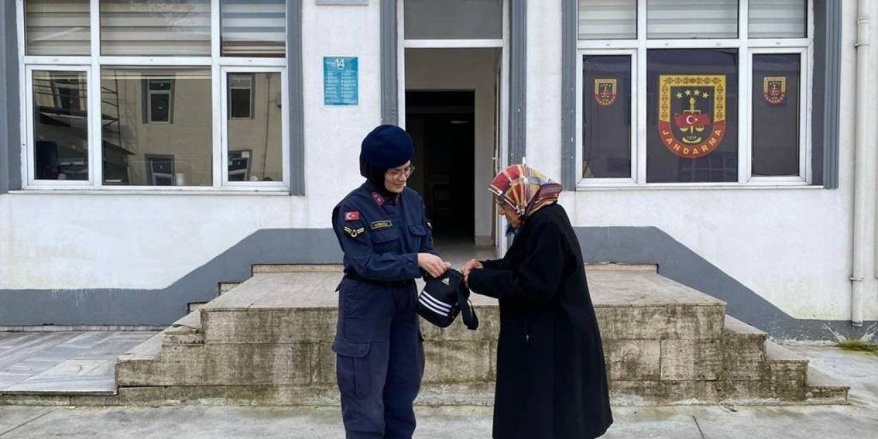Jandarmanın Bulduğu Çanta Sahibine Ulaştırıldı
