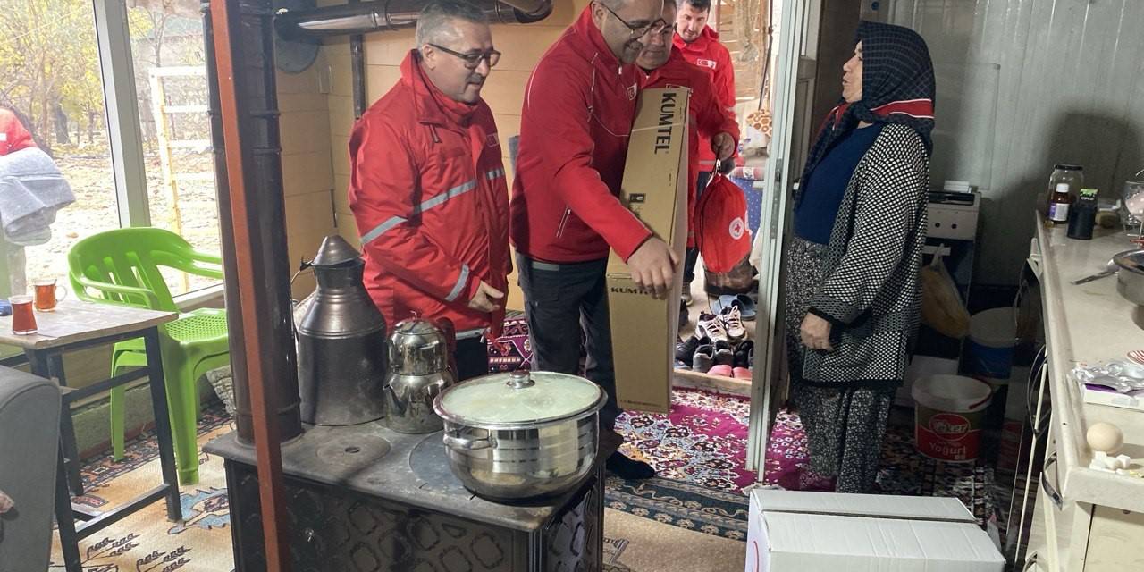 Kızılay, Köylerde Kalan Depremzedelere Kışlık Yardım Yaptı