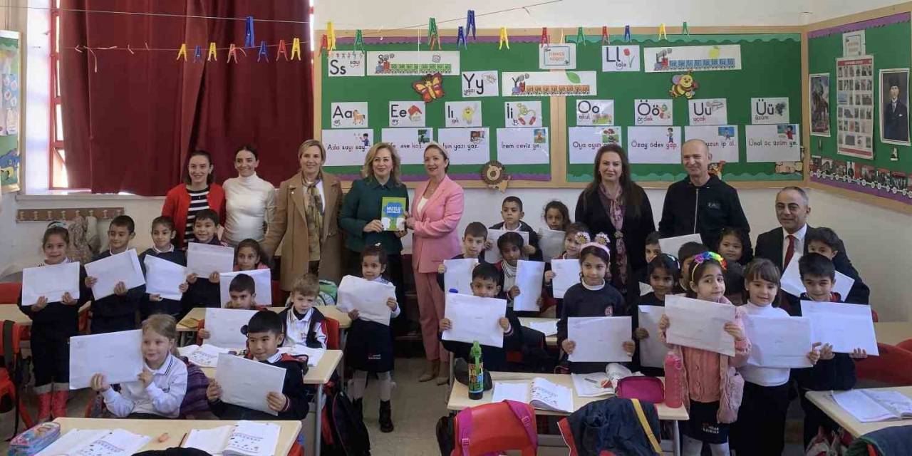 Tika’nın Katkılarıyla Kktc’de Birinci Sınıf Öğrencilerine Kitap Dağıtımı Gerçekleştirildi