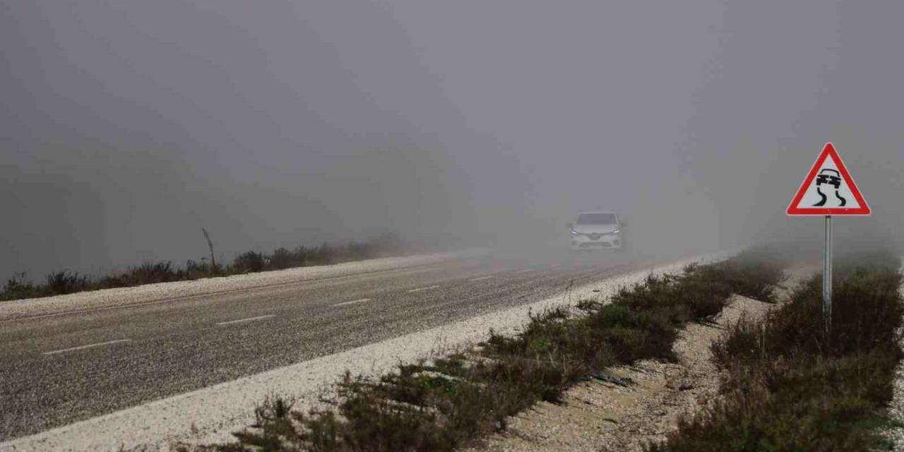 Görüş Mesafesinin 10 Metreye Kadar Düştüğü Hatay’da Vatandaşlar Zor Anlar Yaşadı