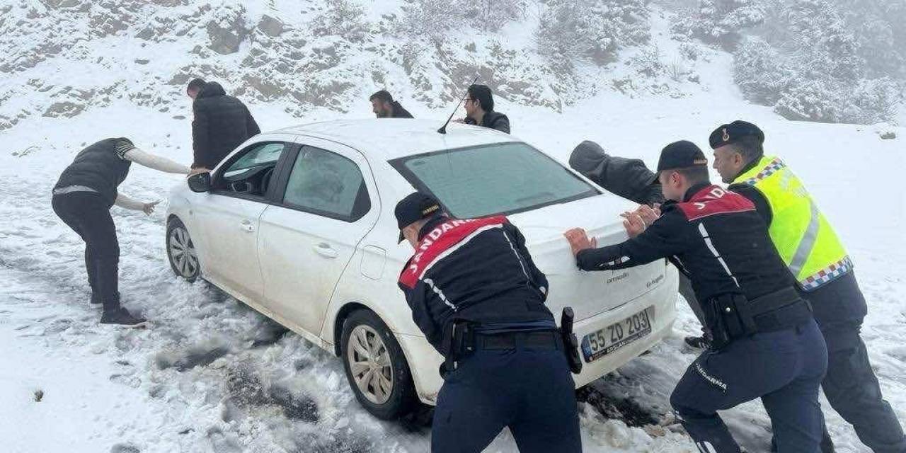 Mahsur Kalan Öğretmenleri Jandarma Kurtardı