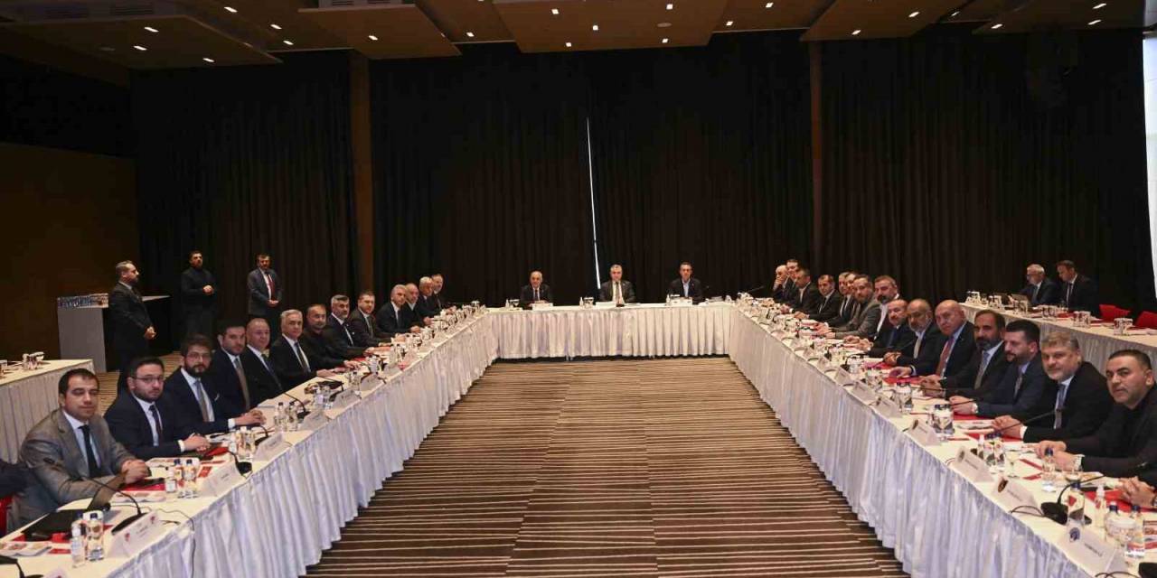 Bakan Bak: "Türk Sporunu Daha İyi Noktalara Taşıyacağımıza İnanıyorum"