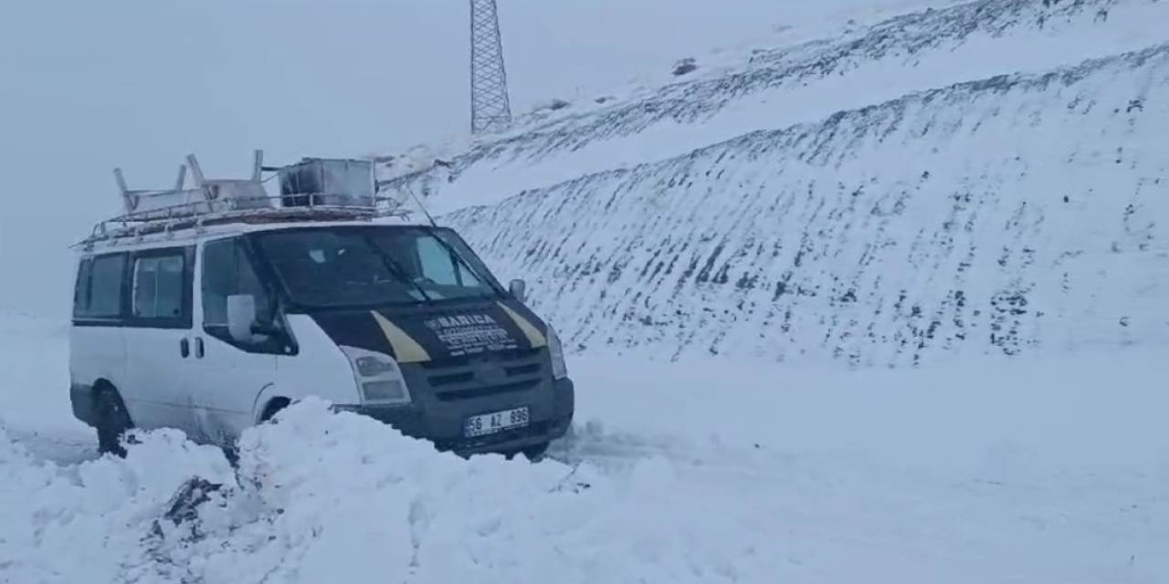 Siirt’te Kardan Dolayı Kapanan Grup Köy Yolu Ulaşıma Açıldı