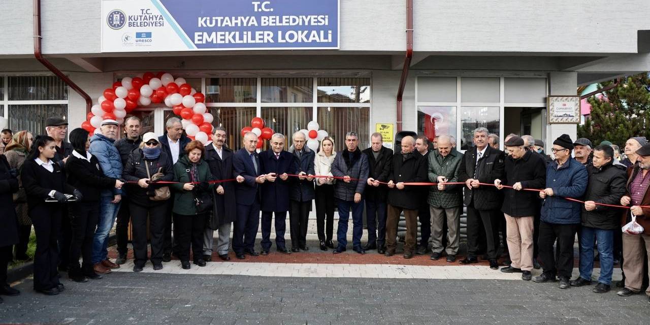 Kütahya Belediyesi Tarafından Cumhuriyet Mahallesine Yaptırılan Emekliler Lokali Hizmete Sunuldu