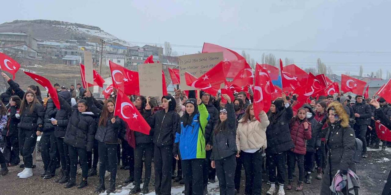 Sarıkamış Harekatı’nın 109. Yılı: Öğrenciler Eksi 15 Derecede ’saygı’ Nöbeti Tuttu