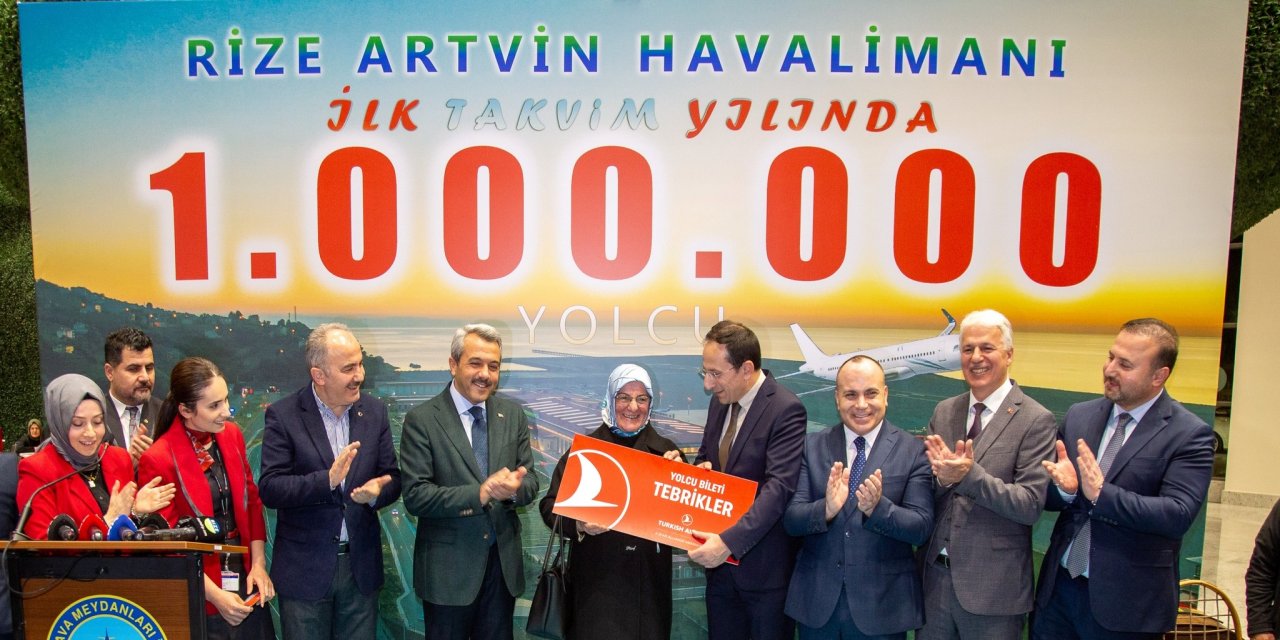 Rize Artvin Havalimanı’nın bu yıl ki 1 milyonuncu yolcusu törenle karşılandı