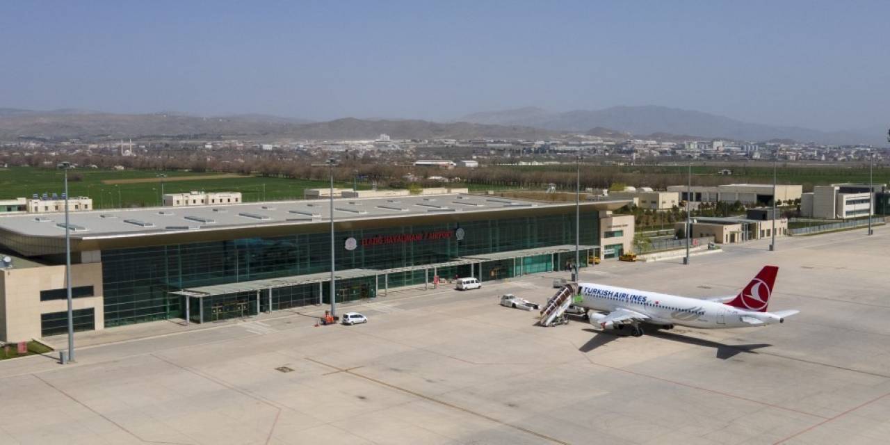 Anadolujet Uçağı, Elazığ’a Zorunlu İniş Yaptı