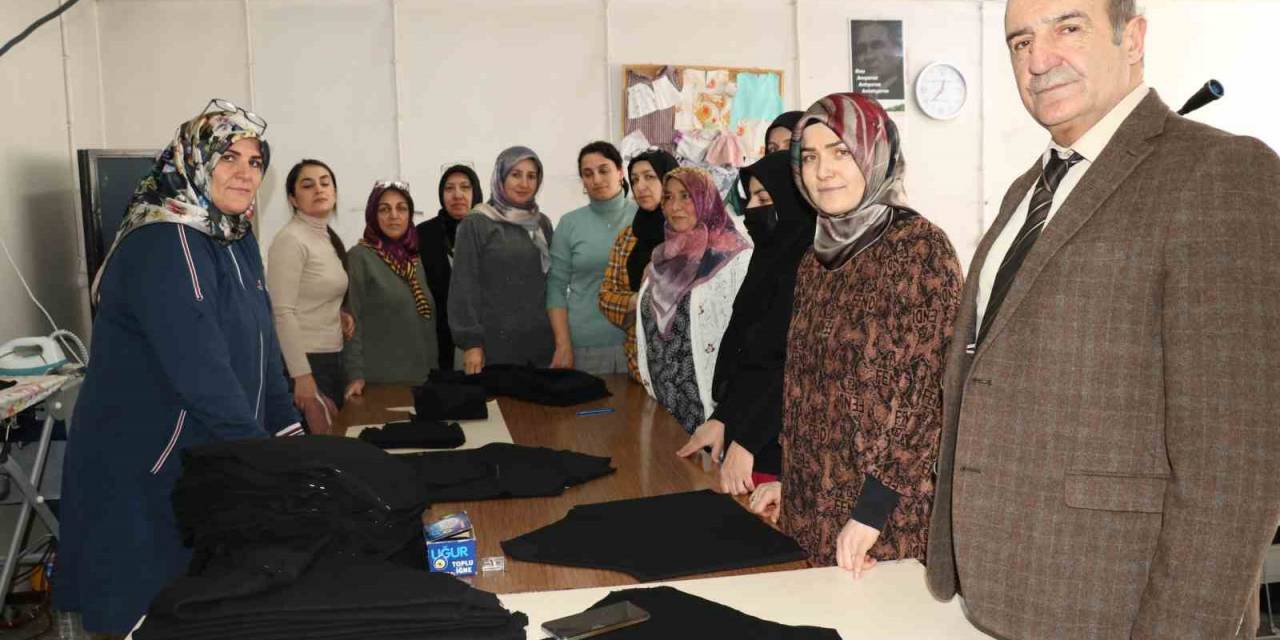 Van’da Dikiş Makineleri Gazze İçin Çalışıyor