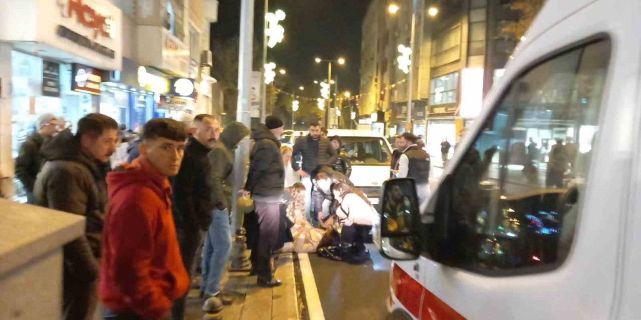 Yola Adım Atar Atmaz Hafif Ticari Araç Çarptı