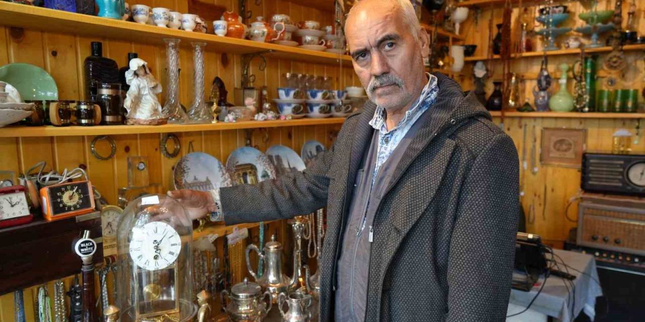 Yarım Asırlık Antika Merakıyla Evini Ve Arsasını Sattı