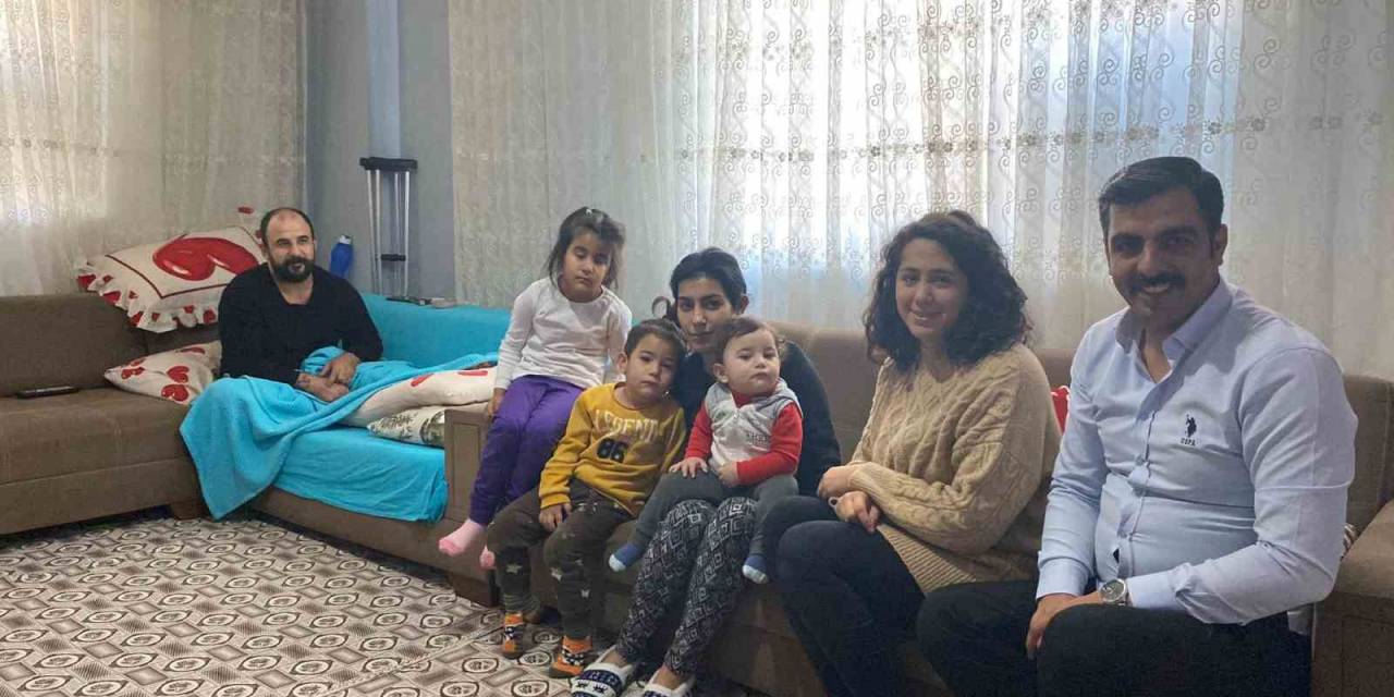 Kaza Geçiren Depremzede Vatandaşa Aile Ve Sosyal Hizmetler Destek Oldu