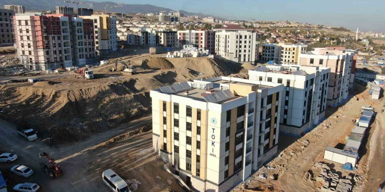 Dış Cephe Mantolamalarının Bitmesiyle Vatandaşları Cezbeden Afet Konutlarının Teslimine Yeni Yılla Birlikte Başlanacak