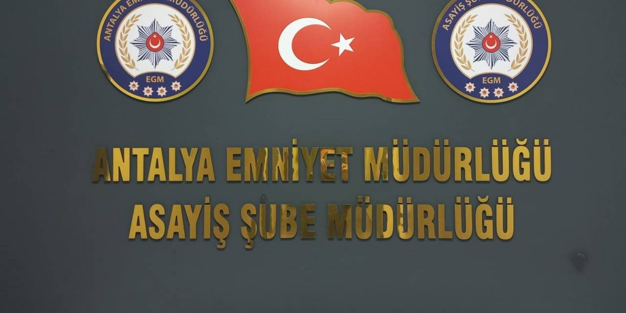 Kendilerini Polis Savcı Olarak Tanıtıp Dolandırıcılık Yapan 2 Şüpheli Yakalandı