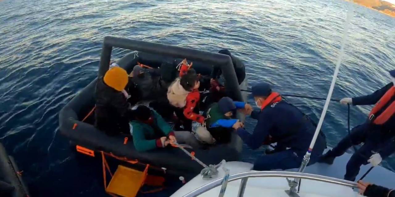 Yunan Unsurları Çocuklarında Aralarında Bulunduğu Kaçak Göçmenleri Ölüme Terk Etti
