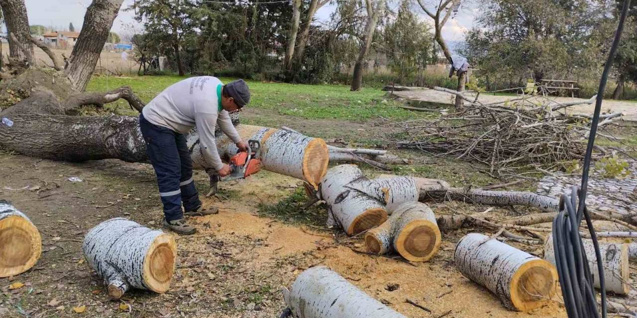 Burhaniye Belediyesi Hem Evleri Hem De Gönülleri Isısıtıyor