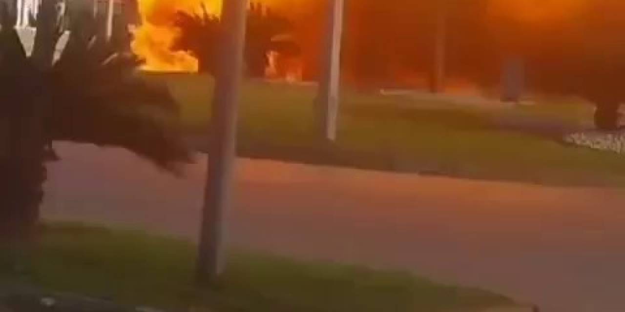 Yanan Otomobil Bomba Gibi Patladı