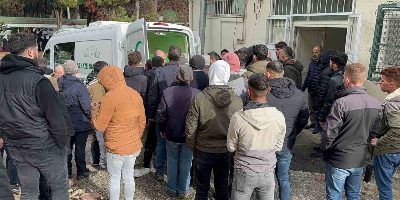 Paket Servis Götürürken Kaza Yapan Genç Hayatını Kaybetti