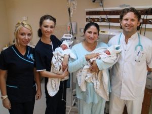 Lübnanlı Çiftin İkiz Bebek Sevinci