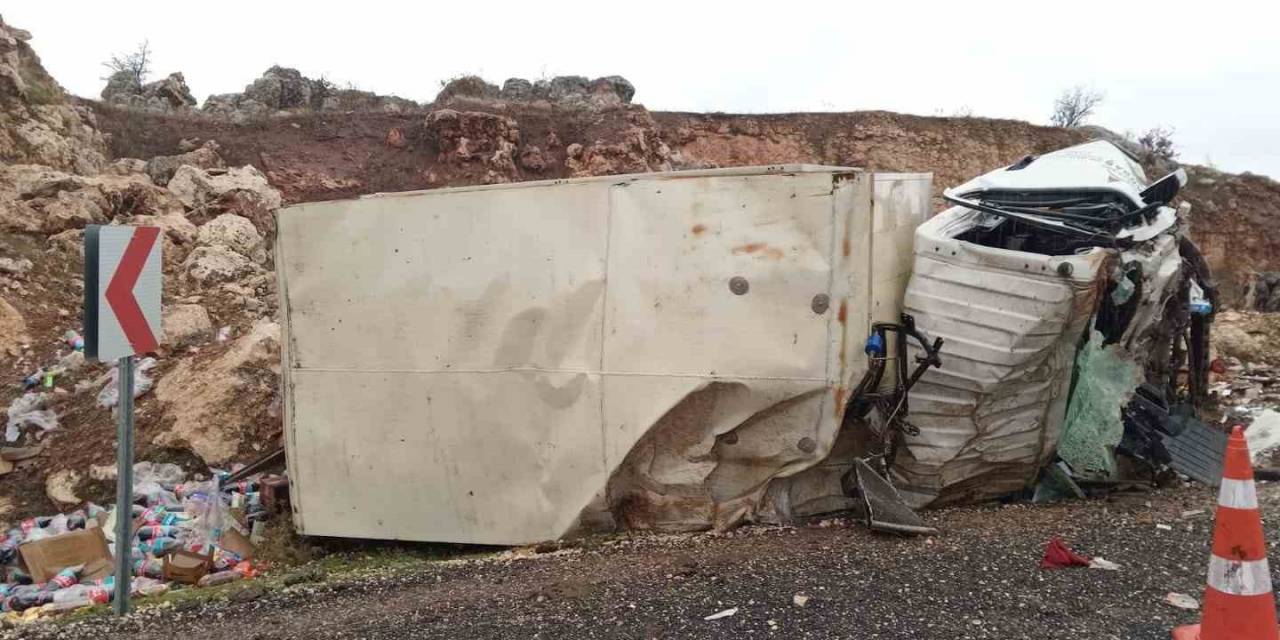 Virajı Alamayan Kamyon Takla Attı: 2 Ağır Yaralı