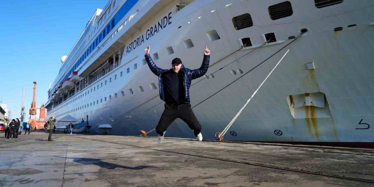 Yüzlerce Rus Turisti Taşıyan Kruvaziyer Gemi Rusya’dan Samsun’a Geldi