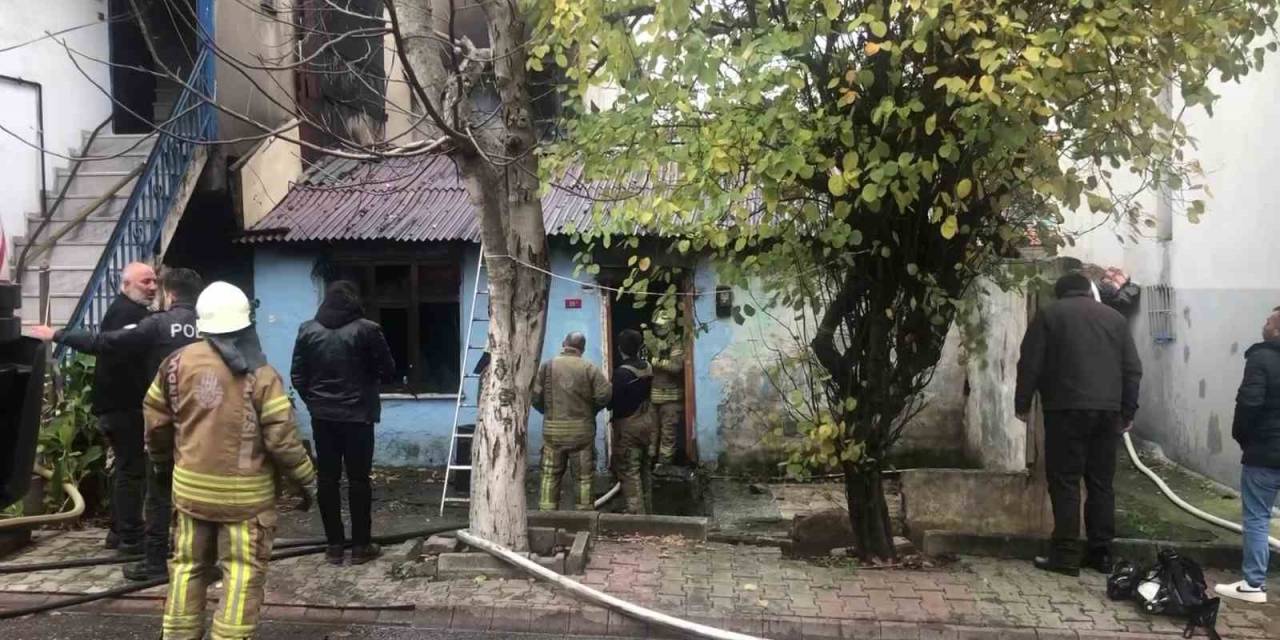Ümraniye’de Uyuşturucu Bağımlısı Oturduğu Evi Ateşe Verdi