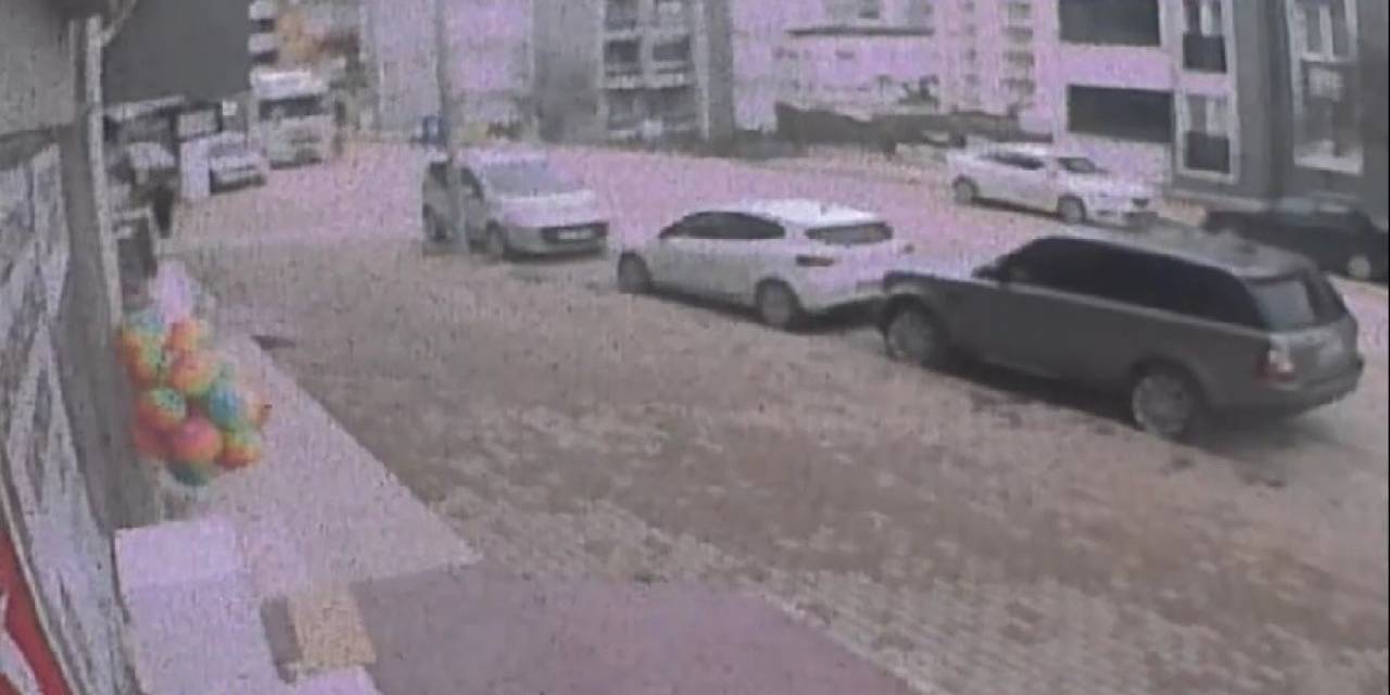 Bilecik’te 7 Yaşındaki Çocuğa Tır Çarpması Güvenlik Kamerasına Yansıdı