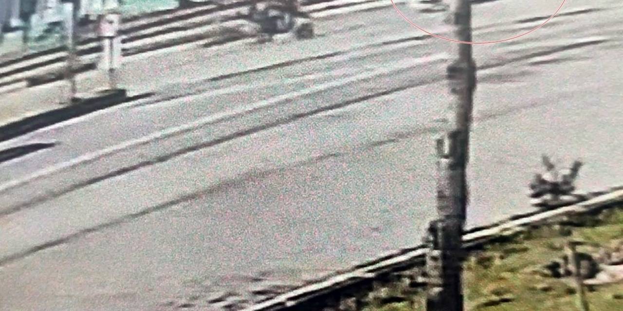 Motosiklete Çarpmamak İçin Manevra Yapınca Olanlar Oldu: O Anlar Kamerada