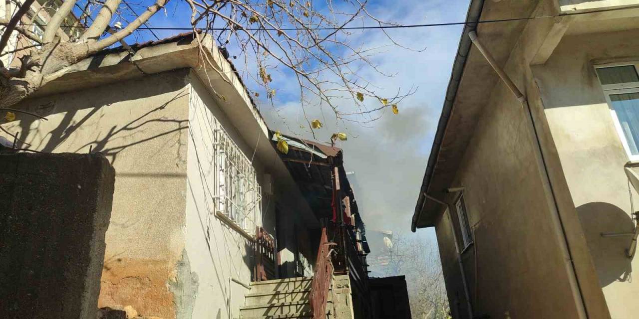 5 Çocuğu İle Alevler Arasından Çıktı