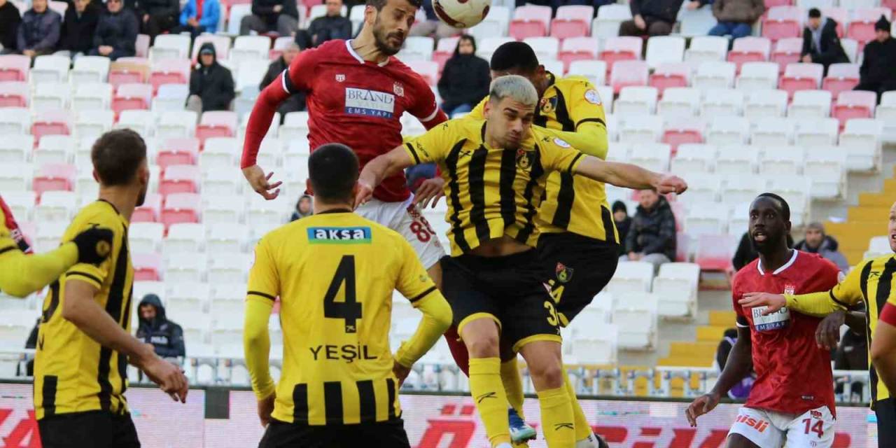 Trendyol Süper Lig: E.y. Sivasspor: 0 - İstanbulspor: 0 (İlk Yarı)