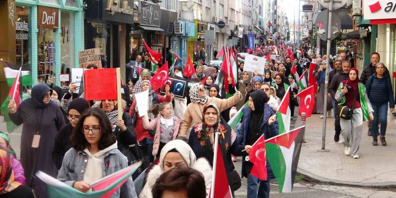 ’dünya Şehit Çocuklar Günü’nde Filistinli Çocuklar İçin Yürüdüler