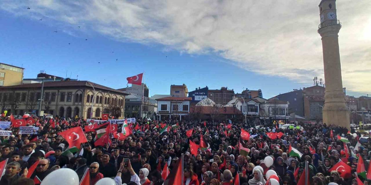 Çorum’da Kadınlar Ve Çocuklar Filistin İçin Yürüdü
