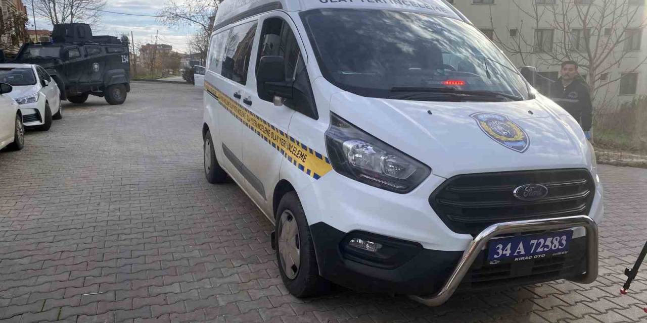Büyükçekmece’de Apartmanın Karşısında El Bombası Bulundu