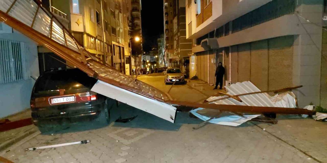 Samsun’da Fırtına Çatıları Uçurdu, Ağaçları Devirdi
