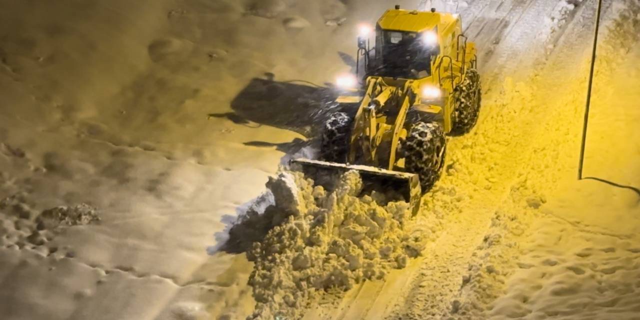 Hakkari Ve İlçelerinde 32 Köy Ve 112 Mezra Yoğun Kar Yağışından Dolayı Kapandı