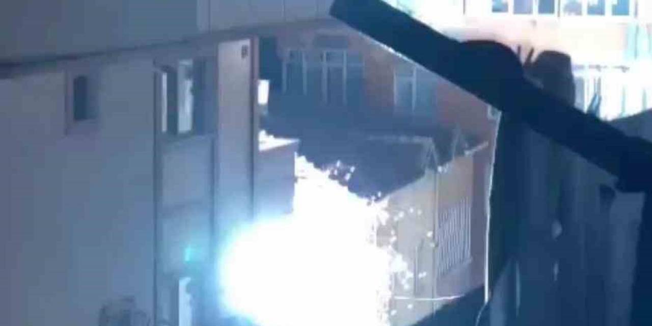 İstanbul’da Elektrik Tellerinin Patladığı Anlar Kamerada: Geceyi Gündüze Çevirdi