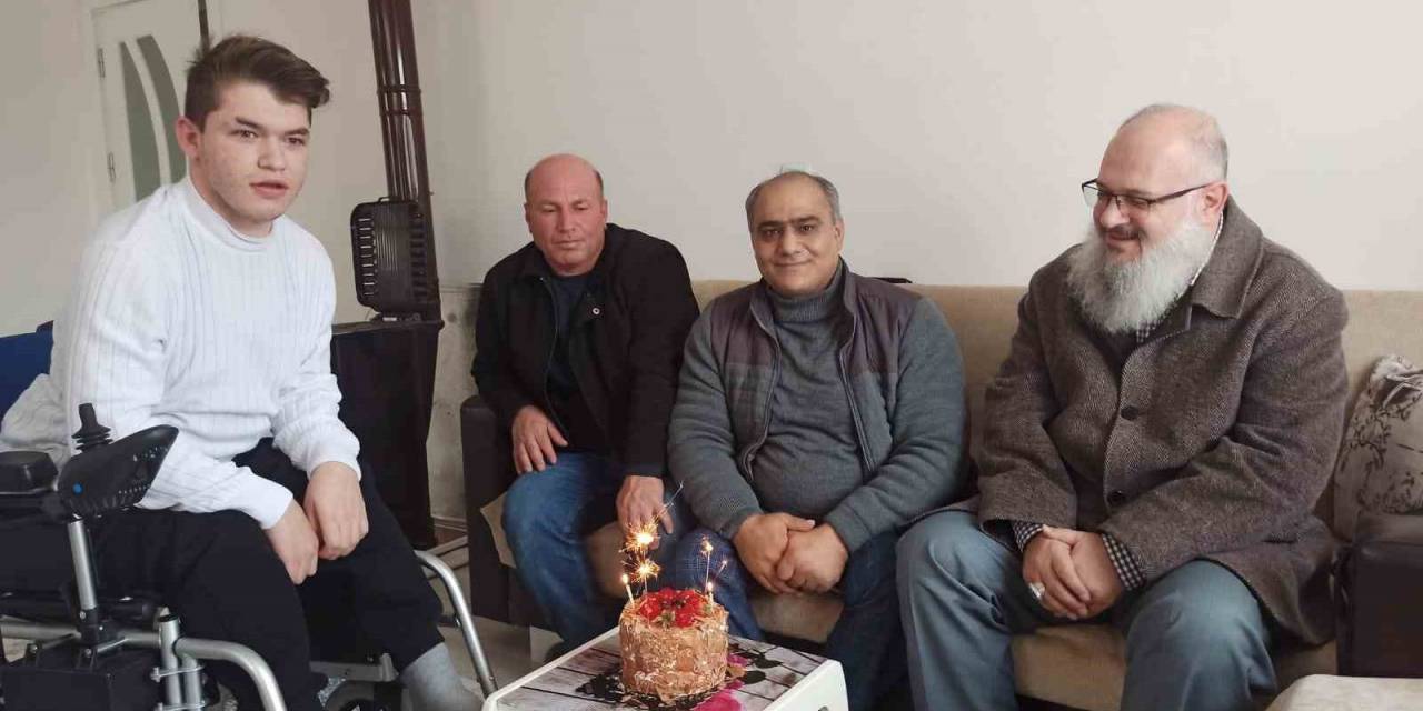 Engelli Kadir’in Akülü Araç İsteği Hayırseverler Tarafından Gerçekleştirildi