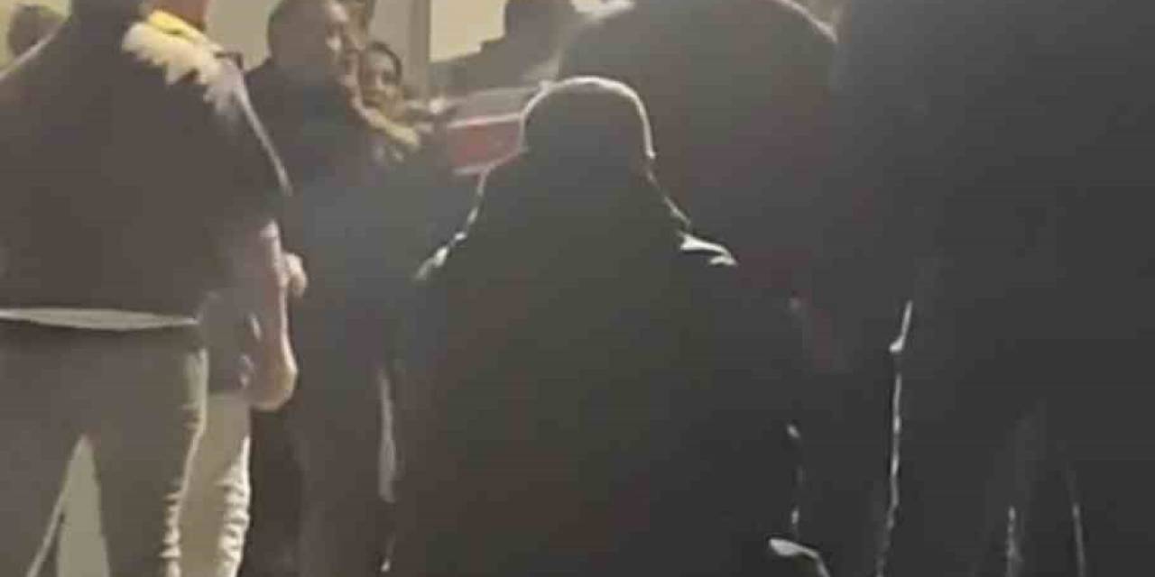 Hastane Kapısında Birbirlerine Girdiler