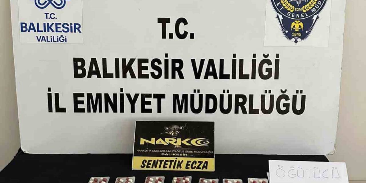 Çantasından 250’den Fazla Hap Çıktı