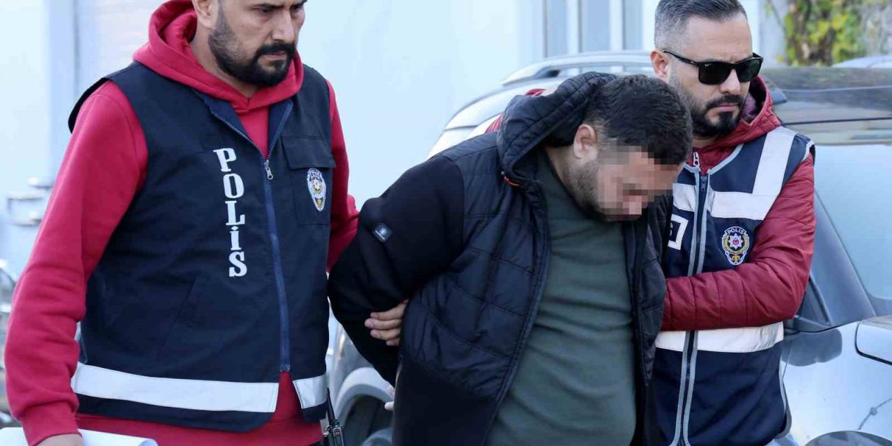 Seyhan Polisi Bir Eve Yaptığı Baskında 13 Ruhsatsız Tabanca Ele Geçirdi