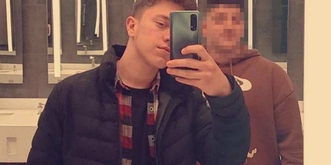 Park Halindeki Kamyona Çarpan Motosikletli Genç Hayatını Kaybetti