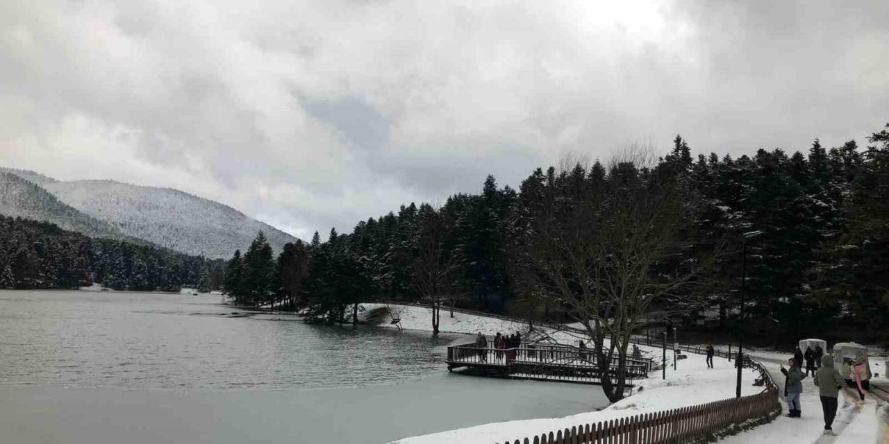 Gölcük Tabiat Parkı Buz Tuttu