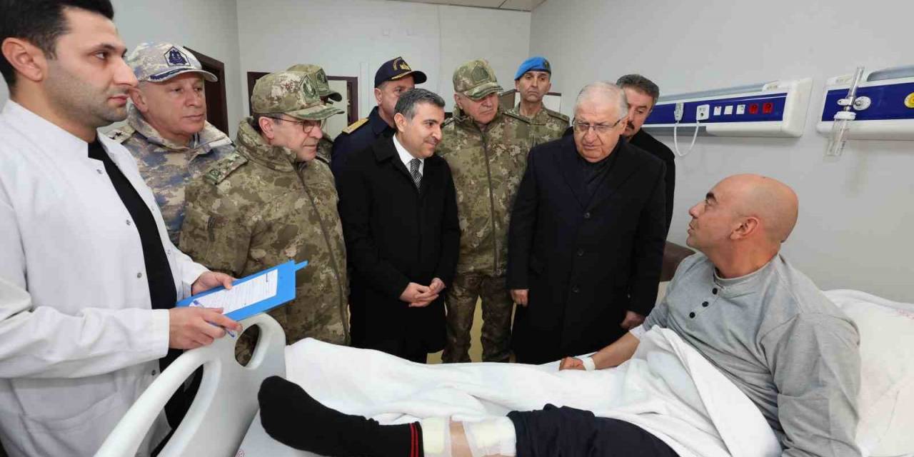 Bakan Güler, Şırnak’ta Tedavi Gören Yaralı Askerleri Ziyaret Etti