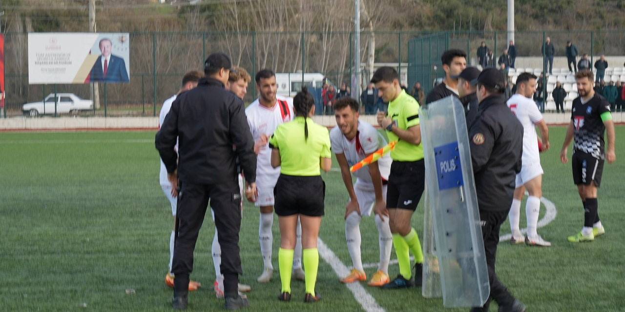 6 Gol Ve 1 Kırmızı Kartın Çıktığı Maçın Sonunda Ortalık Karıştı