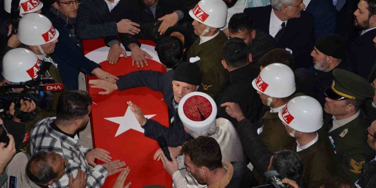 Manisa Şehidini Gözyaşlarıyla Uğurladı