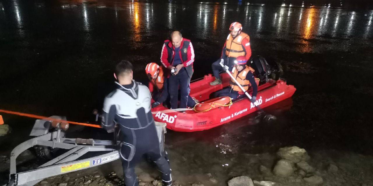 Balık Tutma Sevdası Kötü Bitti: Baraja Düşen Çocuğu Arama Çalışmaları Sürüyor