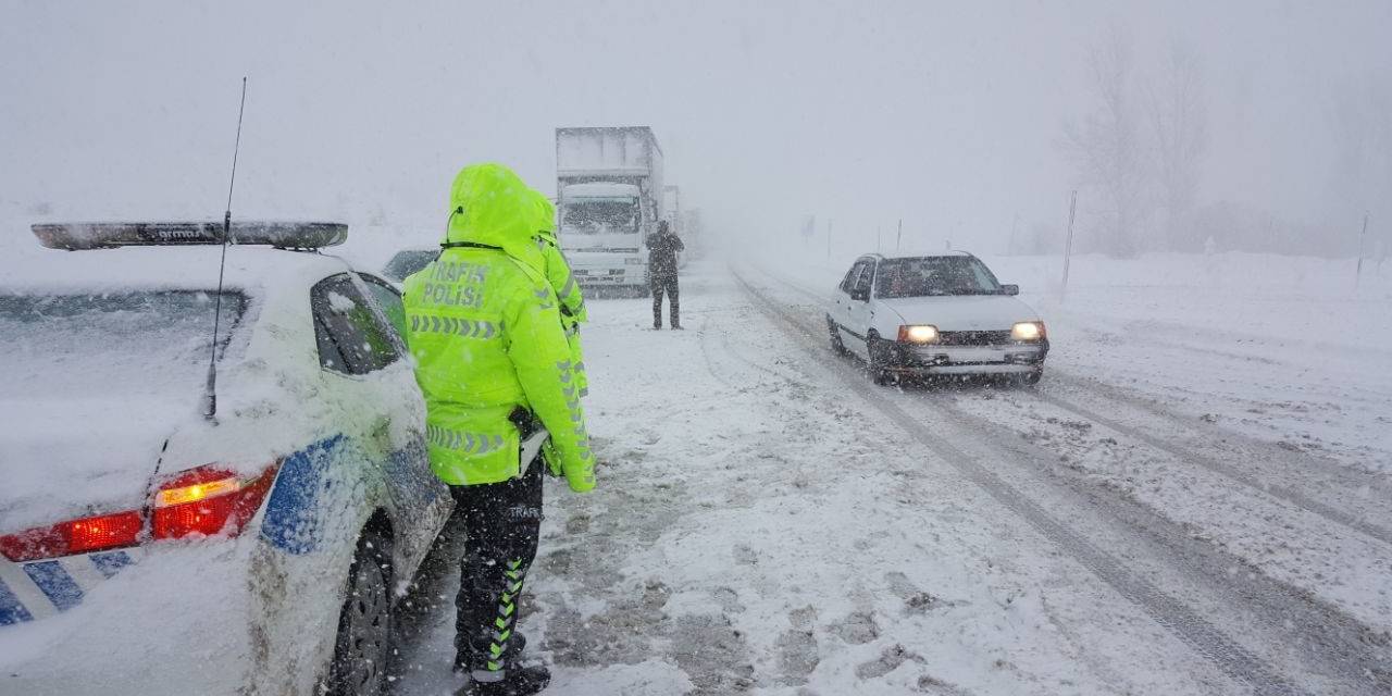 Erzincan’da Kar Ve Tipi Ulaşımda Aksamalara Neden Oldu