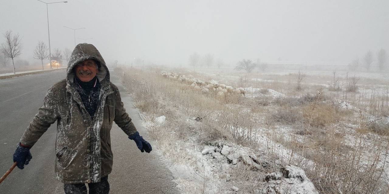 Erzincan Kent Merkezine Mevsimin İlk Karı Düştü