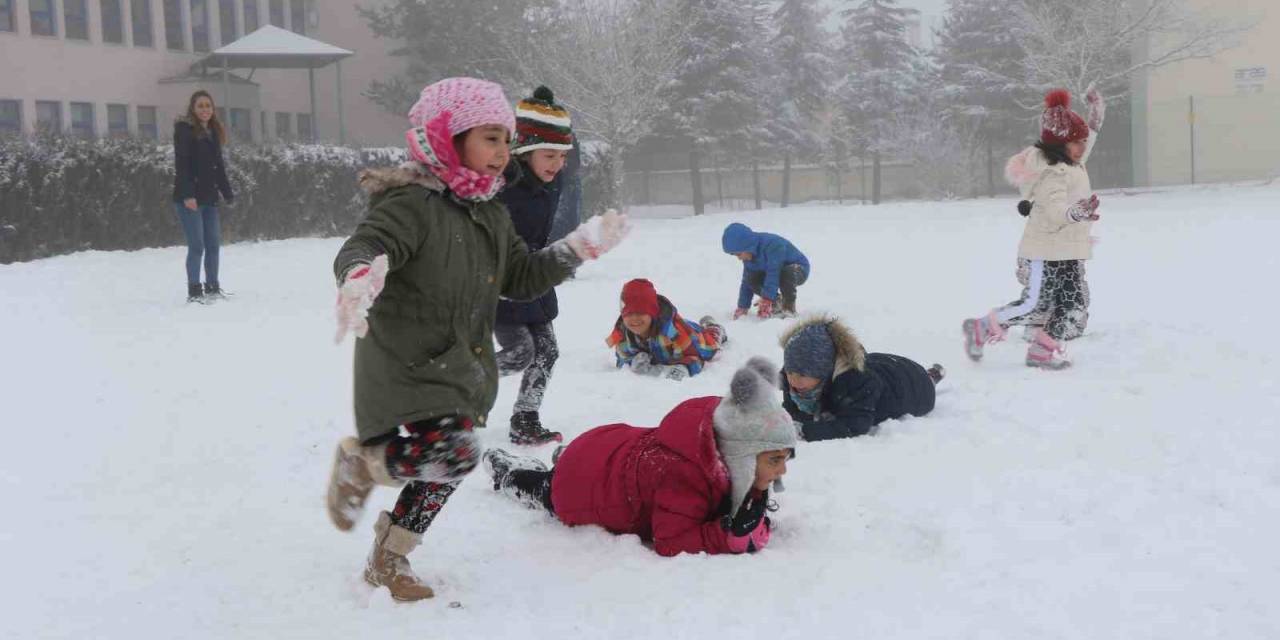 Erzincan’ın Tercan Ve Refahiye İlçelerinde Kar Tatili