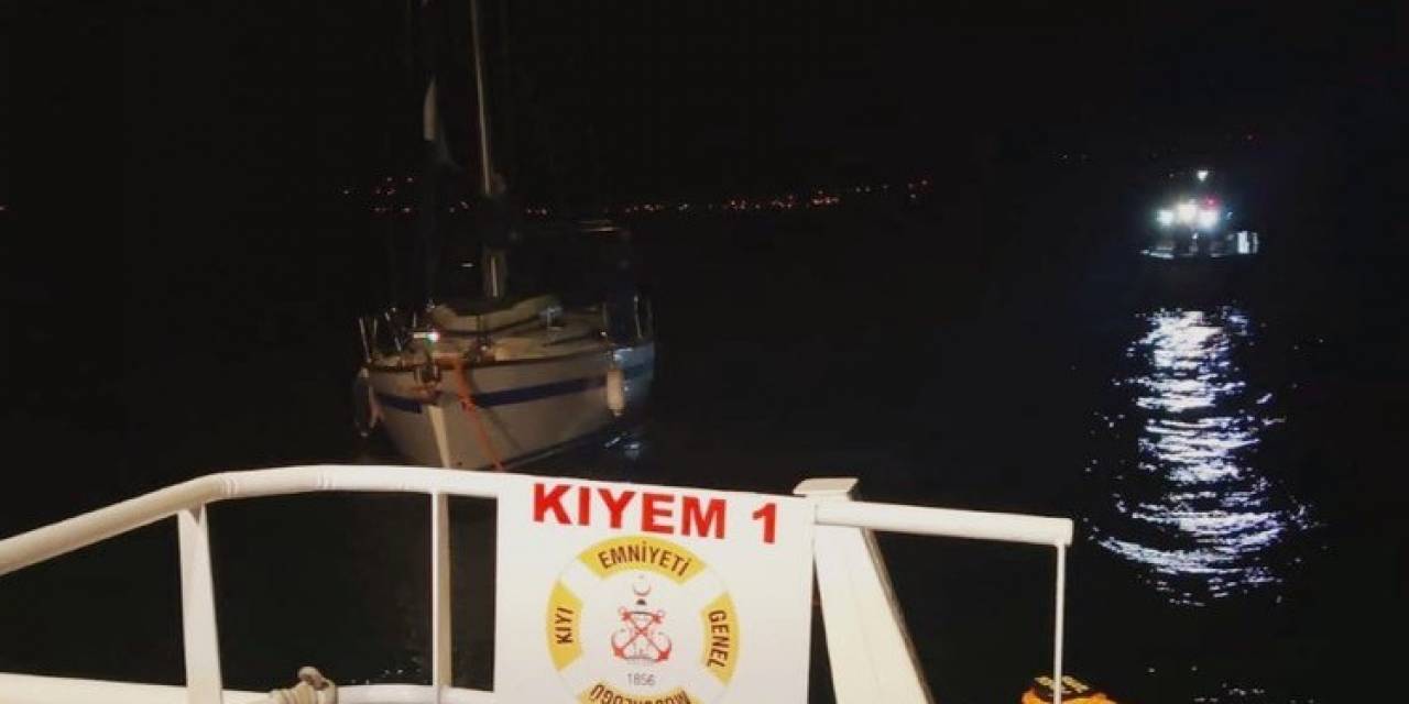 Çanakkale Boğazı’nda Sürüklenen Tekne Kurtarıldı