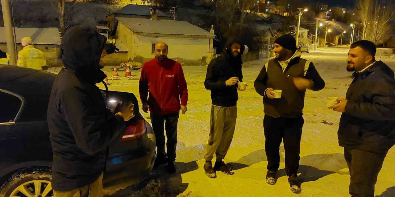 Aşkale Belediyesi Çorba İkram Etti